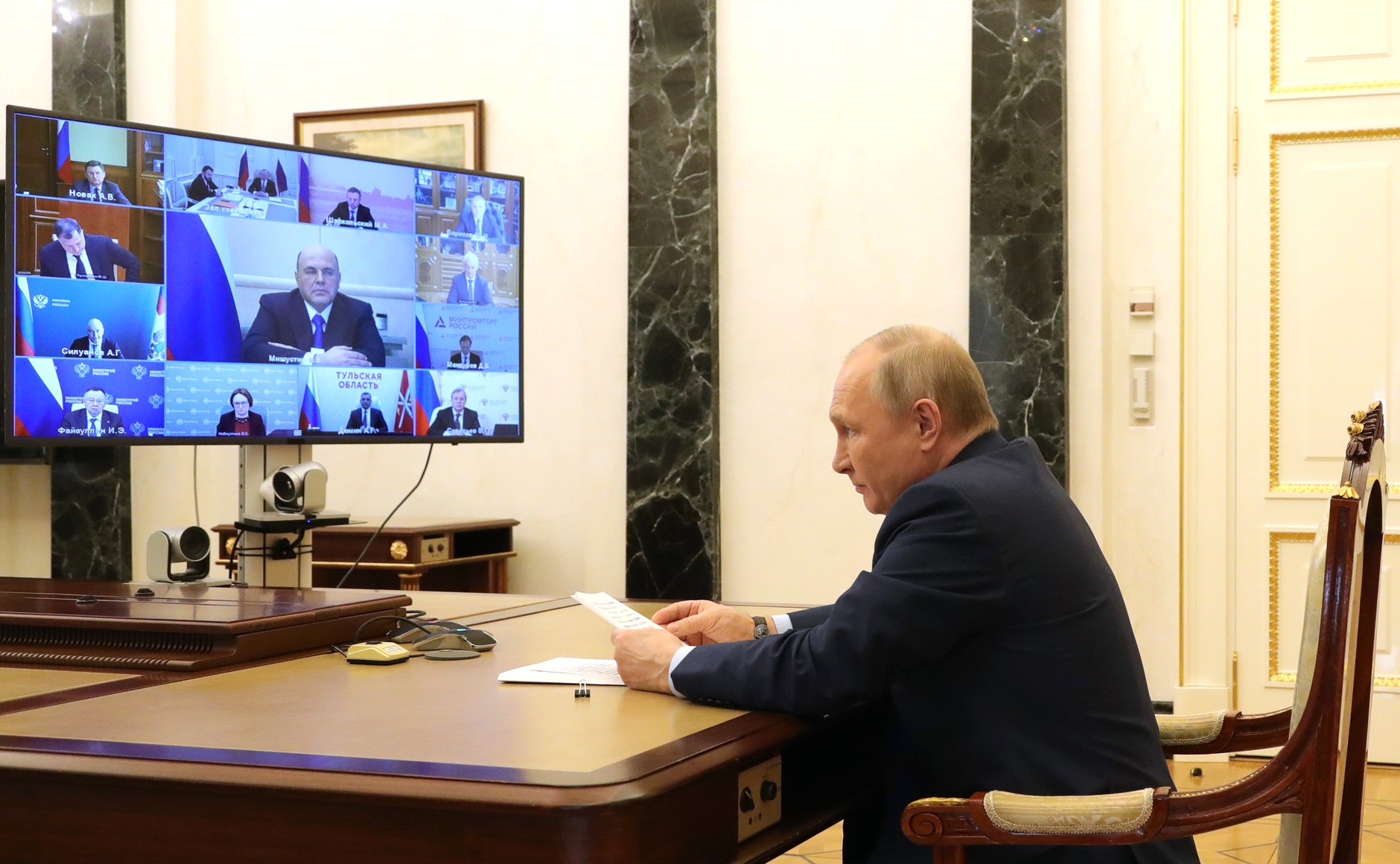 Владимир Путин обсудил меры поддержки металлургии